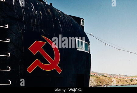 AJAXNETPHOTO. 2001. FOLKESTONE, England. - Russische SUB-MUSEUM - DARGESTELLT IM JULI 2001. Die SCHIFFSEIGNER ZU PLA für einen Anlegeplatz an der Themse. Foto: Jonathan Eastland/AJAX. REF: TC 4897 25 24 1 Stockfoto