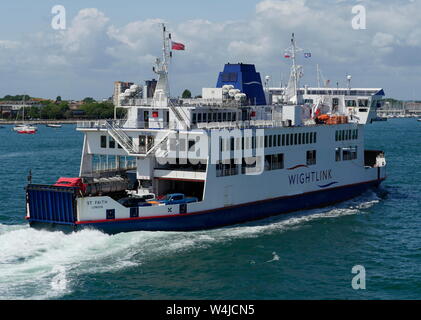 AJAXNETPHOTO. 3. JUNI, 2019. PORTSMOUTH, ENGLAND - PORTSMOUTH ISLE OF WIGHT WIGHT LINK ST. Glauben die Eingabe von Hafen zu Hafen. Foto: Jonathan Eastland/AJAX REF: GX8 190306 321 Stockfoto