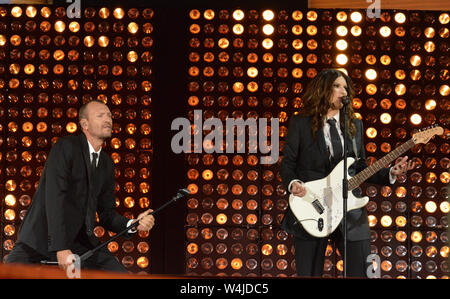 Pescara, Italien. 23. Juli, 2019. Foto Fabio Urbini/LaPresse 23 Luglio 2019 Pescara (PE) Italia Spettacoli Biagio Antonacci &Amp; Laura Pausini Pescara Nella Foto: Biagio Antonacci e Laura Pausini Foto Fabio Urbini/LaPresse 21 Juni 2019 Pescara (PE) Italien Spettacle Pescara Biagio Antonacci &Amp; Laura Pausini Im Pic: Biagio Antonacci und Laura Pausini Credit: LaPresse/Alamy leben Nachrichten Stockfoto