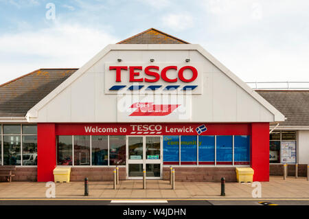 Die Niederlassung in Lerwick, Shetland, ist die nördlichste Supermarkt Tesco in Großbritannien. Stockfoto