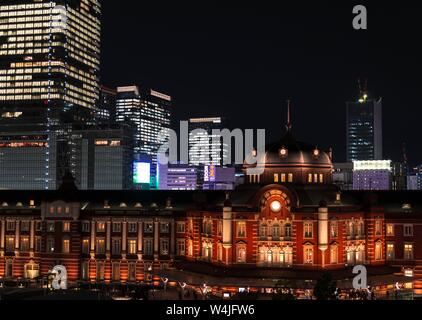 Bahnhof von Tokio bei Nacht, Hauptbahnhof, Marunouchi Businessviertels, Tokio, Japan Stockfoto