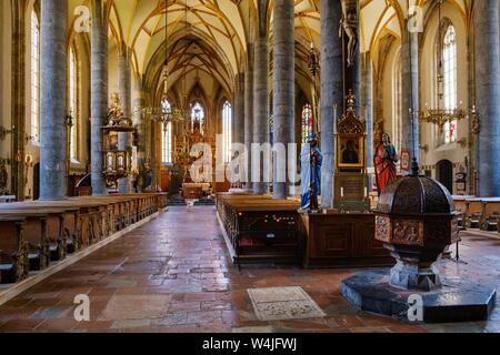 Pfarrkirche Maria Himmelfahrt mit Taufbecken, Schwaz, Inntal, Tirol, Österreich Stockfoto