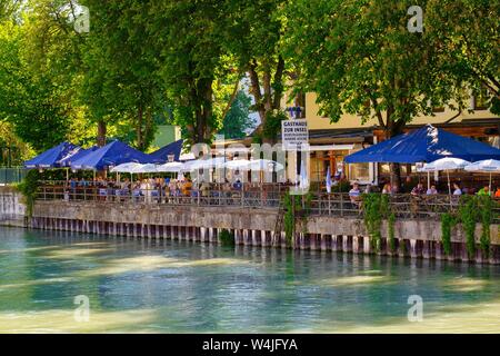 Biergarten, Restaurant zur Insel, Isar, Landshut, Niederbayern, Bayern, Deutschland Stockfoto