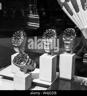 Barcelona, Spanien - Jun 1, 2018: neue Moderne letzte Sammlung von Luxus handgelenk Schweizer Uhren von Rolex Modell in der offiziellen Store Distributor store Showcase quadratischen Bild hergestellt Stockfoto