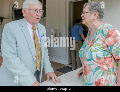 American Legion Post 3 Mitglieder tour Das neu renovierte Post 3 während des Post 3 open house, Juli 21, 2019 in Mobile, Alabama. Stockfoto