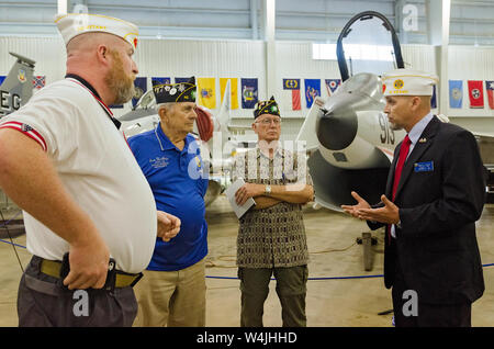 Abteilung von Alabama Adjutant Greg Akers, Ivan Mcallister, J.B. Galle, und Bezirk 33 Commander Matt Gaff sprechen in Mobile, Alabama. Stockfoto