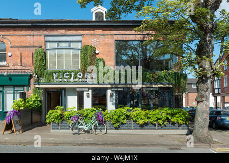 Victors Restaurant an der London Road in der kleinen Stadt Alderley Edge in Cheshire, Großbritannien. Stockfoto