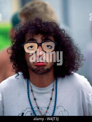 Saugerties, New York, USA, August 1994 Massen füllen den schlammigen Feldern im Winston Bauernhof während Woodstock 94 ein Musik Festival das 25-jährige Jubiläum der original Woodstock Festival zu gedenken. Stockfoto