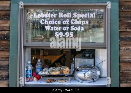 Bar Harbor, Maine, USA. 7. Sep 2005. Ein Restaurant Fenster in Bar Harbor, Maine, Anzeigen und Werbung, Speisen und Getränke zum Verkauf. Credit: Arnold Drapkin/ZUMA Draht/Alamy leben Nachrichten Stockfoto