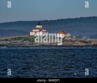 Bar Harbor, Maine, USA. 7. Sep 2005. Ei Rock Leuchtturm in Frenchman's Bay von Bar Harbor, Maine. Die Gegend ist ein beliebtes Reiseziel. Credit: Arnold Drapkin/ZUMA Draht/Alamy leben Nachrichten Stockfoto