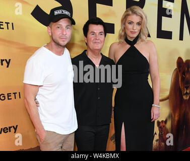 Juli 23, 2019 - Beverly Hills, Kalifornien, USA - 23. Juli 2019 - Beverly Hills, Kalifornien - Ryan Tedder, Simon Fuller, Lola Lennox. Die Entdeckung von ''Serengeti'' Los Angeles Special Screening im Wallis Annenberg Center für Darstellende Künste. Photo Credit: Birdie Thompson/AdMedia (Credit Bild: © Birdie Thompson/AdMedia über ZUMA Draht) Stockfoto