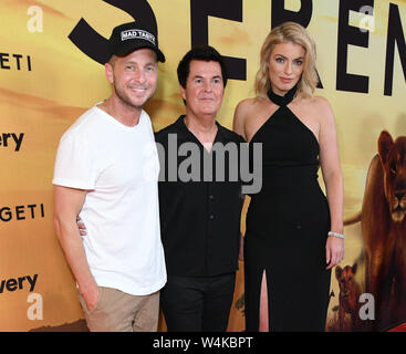 Juli 23, 2019 - Beverly Hills, Kalifornien, USA - 23. Juli 2019 - Beverly Hills, Kalifornien - Ryan Tedder, Simon Fuller, Lola Lennox. Die Entdeckung von ''Serengeti'' Los Angeles Special Screening im Wallis Annenberg Center für Darstellende Künste. Photo Credit: Birdie Thompson/AdMedia (Credit Bild: © Birdie Thompson/AdMedia über ZUMA Draht) Stockfoto