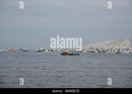 Wüste, Dünen, bergige Landstraße, Konservenfabriken, Fangflotten fischen, Sardellen, Sardinen, Pan American Highway, an Caral Stadt, nördlich von Lima, Peru, Südamerika Stockfoto