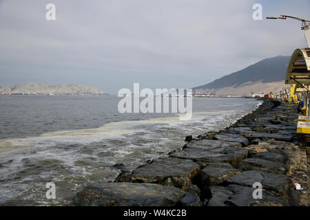 Wüste, Dünen, bergige Landstraße, Konservenfabriken, Fangflotten fischen, Sardellen, Sardinen, Pan American Highway, an Caral Stadt, nördlich von Lima, Peru, Südamerika Stockfoto