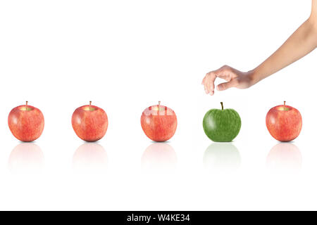 Person Hand Auswahl Apfel Stockfoto