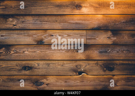 Altes holz plank Hintergrund. Braun Holz- Textur an der horizontalen Streifen. Vintage wand Oberfläche, Muster. Dunkel verwitterte Hartholz, antike, Furnitur Stockfoto
