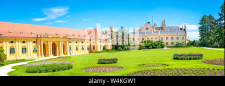 Blick auf das Befreien - Halle und Schloss Lednice mit monumentalen Park - UNESCO (Tschechische Republik) Stockfoto