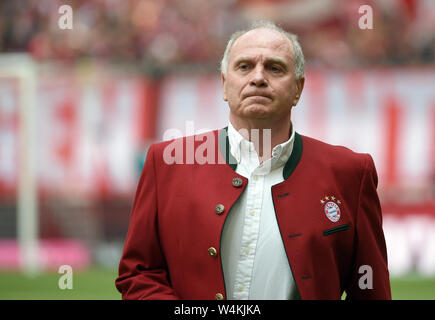 München, Deutschland. 14. Mai 2016. Fußball-Bundesliga, FC Bayern München - Hannover 96, 34. Spieltag. Uli Hoeneß im Stadion. Laut der "Bild"-Zeitung, Uli Hoeneß wird nicht laufen, zur Wiederwahl als Präsident des FC Bayern München im November 2019. Quelle: Angelika Warmuth/dpa/Alamy leben Nachrichten Stockfoto