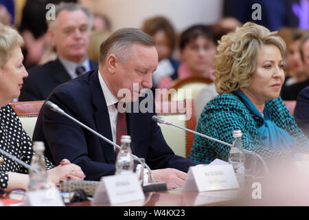 Der Gouverneur von St. Petersburg Alexander Beglov im Plenum der St. Petersburg International Educational Forum Stockfoto