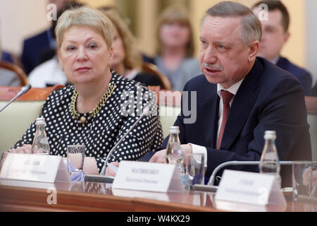 Der Gouverneur von St. Petersburg Alexander Beglov im Plenum der St. Petersburg International Educational Forum Stockfoto