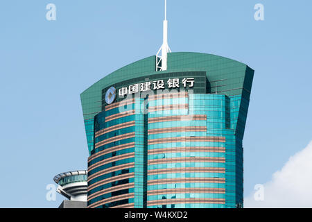 Juli 22, 2019 - Shanghai, China - China Construction Bank Corporation Logo oben auf einem Wolkenkratzer in Shanghai. (Bild: © Alex Tai/SOPA Bilder über ZUMA Draht) Stockfoto