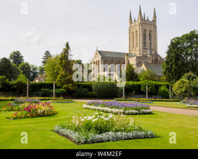 St. Edmundsbury Cathedral von Abbey Gardens in Bury St Edmunds Stockfoto