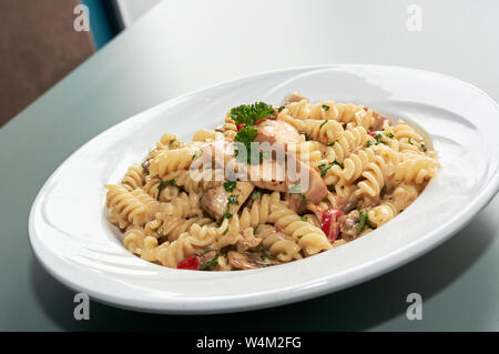 Chicken Alfredo in einem Pub Stockfoto