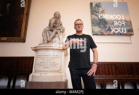 Turner Prize nominiert artist Nathan Coley enthüllt seine neue Ausstellung "Die Zukunft ist in uns, Es ist nicht Irgendwo "im Parlament Hall, Edinburgh, als Teil des 2019 in Edinburgh Art Festival. Stockfoto