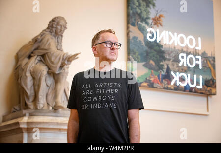 Turner Prize nominiert artist Nathan Coley enthüllt seine neue Ausstellung "Die Zukunft ist in uns, Es ist nicht Irgendwo "im Parlament Hall, Edinburgh, als Teil des 2019 in Edinburgh Art Festival. Stockfoto