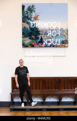 Turner Prize nominiert artist Nathan Coley enthüllt seine neue Ausstellung "Die Zukunft ist in uns, Es ist nicht Irgendwo "im Parlament Hall, Edinburgh, als Teil des 2019 in Edinburgh Art Festival. Stockfoto