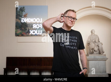 Turner Prize nominiert artist Nathan Coley enthüllt seine neue Ausstellung "Die Zukunft ist in uns, Es ist nicht Irgendwo "im Parlament Hall, Edinburgh, als Teil des 2019 in Edinburgh Art Festival. Stockfoto