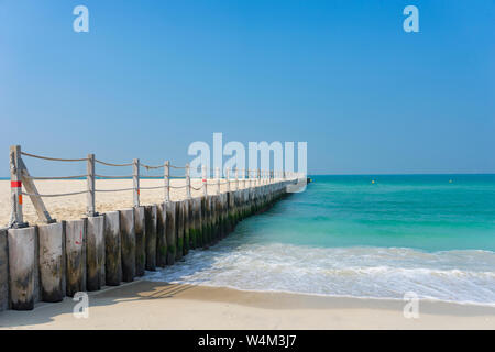 Die Stützmauer der Protokolle Schneiden das Meer, Dubai, Emirates, Feb. 2018 Stockfoto