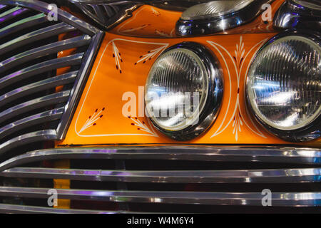 Close-up Details eines alten maltesischen Bus mit Scheinwerfer und Grill Stockfoto