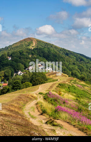 Blick Richtung Norden entlang des Shire Graitch in Richtung Worcestershire Beacon vom Perseverance Hill in den Malvern Hills, Worcestershire, England Stockfoto