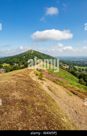 Blick nach Norden entlang der Shire Graben in Richtung Worcestershire Leuchtfeuer in der Malvern Hills, Worcestershire, England Stockfoto