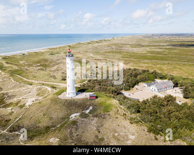 Antenne Drone Ansicht von Lyngvig Leuchtturm in Dänemark Stockfoto