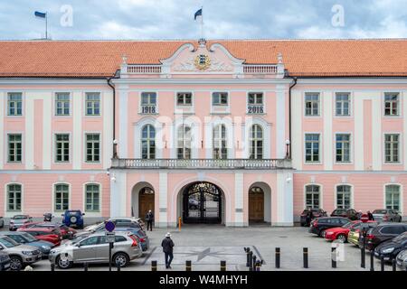 Estland: die Burg auf dem Domberg: Der Sitz der estnischen Parlament in Tallinn. Foto von Juni 6th, 2018. | Verwendung weltweit Stockfoto