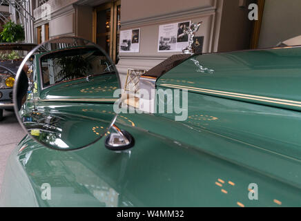 New York, NY - 23. Juli 2019: Elizabet Taylor 1960 Rolls Royce Silver Cloud II Drophead, LSWC 278 für Auktion vorgestellt bei Pierre Hotel, wo sie einmal gelebt Stockfoto