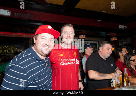 New York, NY - 23. Juli 2019: Fans besuchen FC Liverpool Fan Event bei carragher's Bar Stockfoto