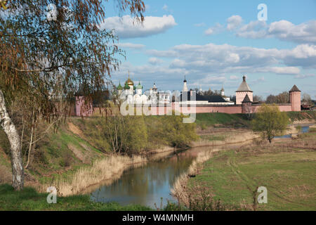 Retter Kloster St. Euthymius in Wladimir, Russland. 1352 gegründet, hat sich das Kloster heute ist Teil der UNESCO Weltkulturerbe Stockfoto