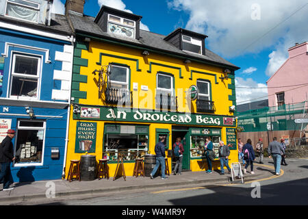 Eine Newtown Beag Irish Pub auf der Main Street, Dingle, County Kerry, Republik von Irland Stockfoto