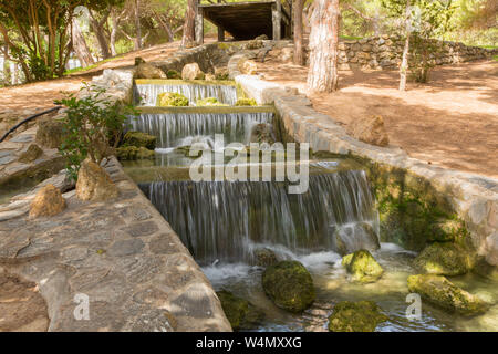 Wasserfall bei Park Reina Sofia Guardamar del Segura Costa Blanca Spanien touristische Attraktion Stockfoto