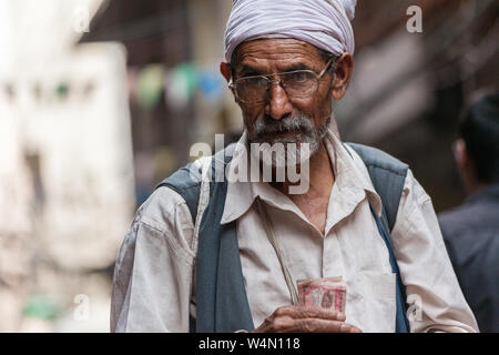 Portrait eines älteren indischen Mann in Kathmandu Stockfoto