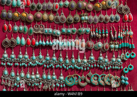 Traditionellen nepalesischen Schmuck zum Verkauf in Kathmandu Stockfoto