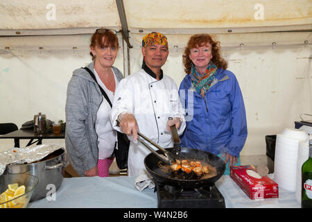 Kochen Demonstration während König Jakobsmuscheln Festival, auf Valentia Island, County Kerry, Irland Stockfoto