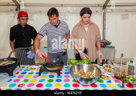 Kochen Demonstration während König Jakobsmuscheln Festival, auf Valentia Island, County Kerry, Irland Stockfoto