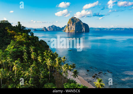 Luftbild Las Cabanas am Strand in El Nido, Palawan, Philippinen Stockfoto