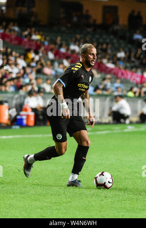 Hong Kong, Hong Kong SAR, China. 24. Juli, 2019. Kitchee FC vs Manchester City Football Club vor der Saison freundlich in Hong Kong Stadium, Causeway Bay. Man beat einheimischen Kitchee FC 6-1 mit Zielen von D. Silva, L. San, R. Sterling, N.Z. Touaizi und I.P. La Rosa. Kyle Walker in Aktion. Photo Credit: HKPhotoNews Isaak Lawrence/Alamy leben Nachrichten Stockfoto