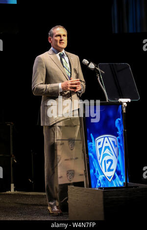 Hollywood CA. 24. Juli, 2019. PAC-12 Kommissar Larry Scott Eröffnung während der PAC-12 Medien Tag am Ray Dolby Ballsaal in Hollywood & Highlands (Foto durch Jevone Moore) Credit: Csm/Alamy leben Nachrichten Stockfoto