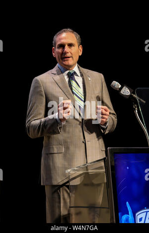 Hollywood CA. 24. Juli, 2019. PAC-12 Kommissar Larry Scott Eröffnung während der PAC-12 Medien Tag am Ray Dolby Ballsaal in Hollywood & Highlands (Foto durch Jevone Moore) Credit: Csm/Alamy leben Nachrichten Stockfoto